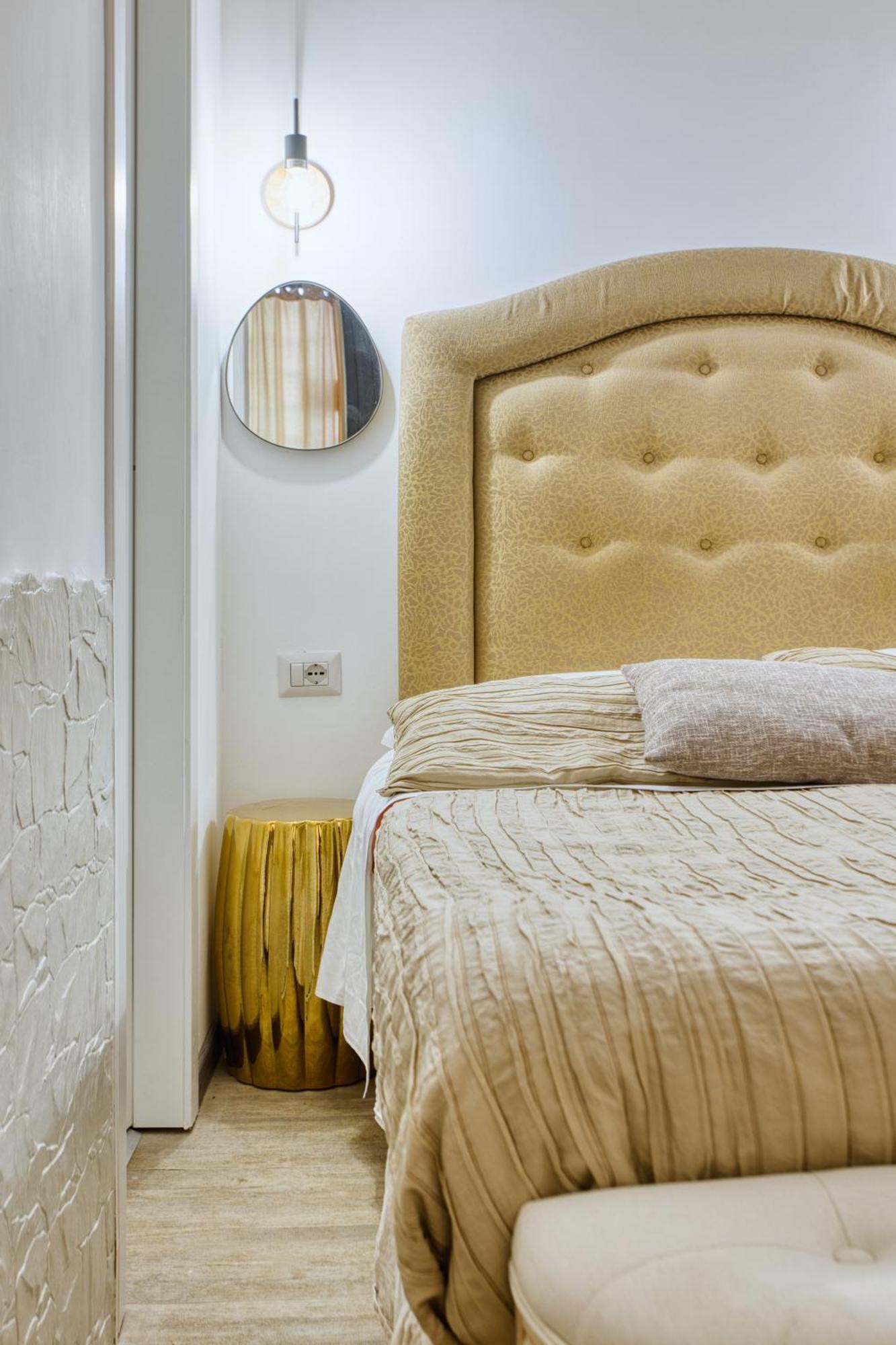 Отель Mini Loft Capocci - Rione Monti Рим Экстерьер фото